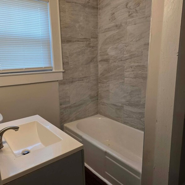 Building Photo - 910 Virginia St