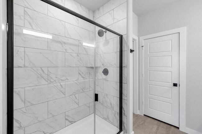 Building Photo - EDGEWOOD ESTATES NOW PRE-LEASING! LUXURIOU...