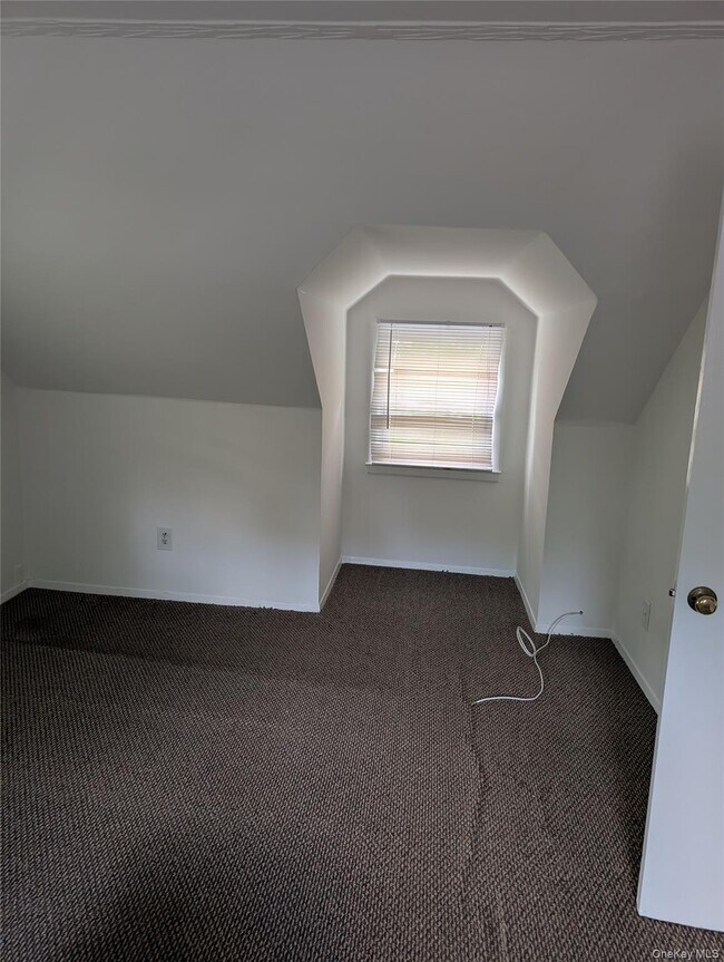 Building Photo - 45 Sunken Meadow Rd