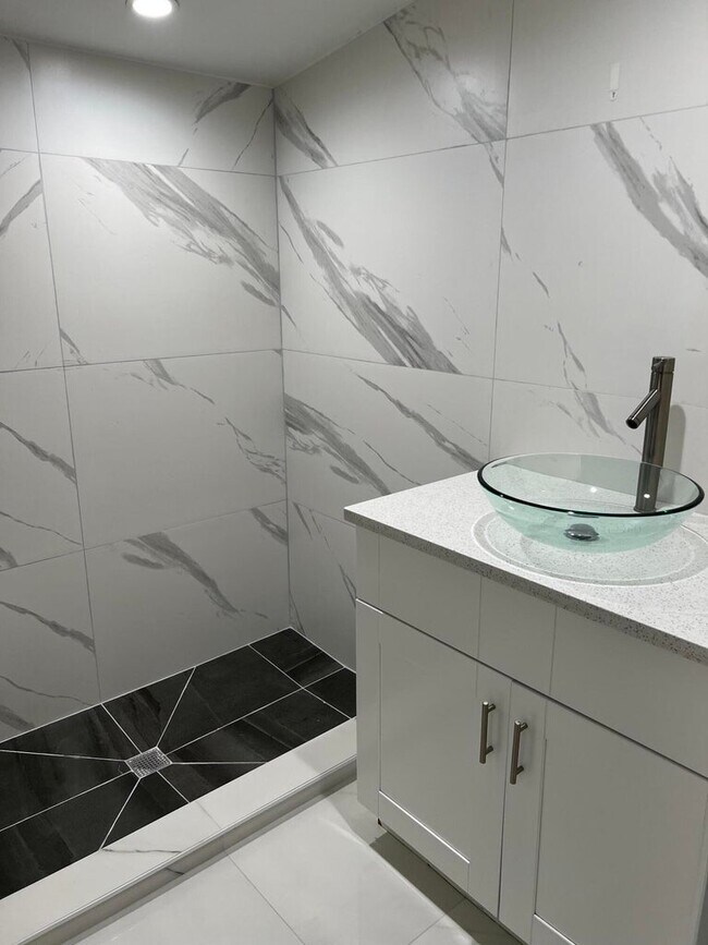 Building Photo - 3880 Home St