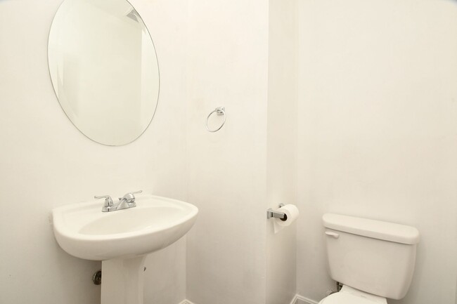 Building Photo - BEAUTIFUL TOWNHOME FOR RENT