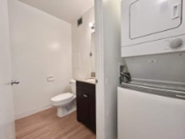 Building Photo - Beautiful golf course views from this Salt Lake - Moanalua condo!