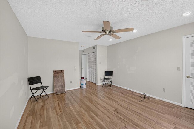 Building Photo - 9264 Vista Del Lago