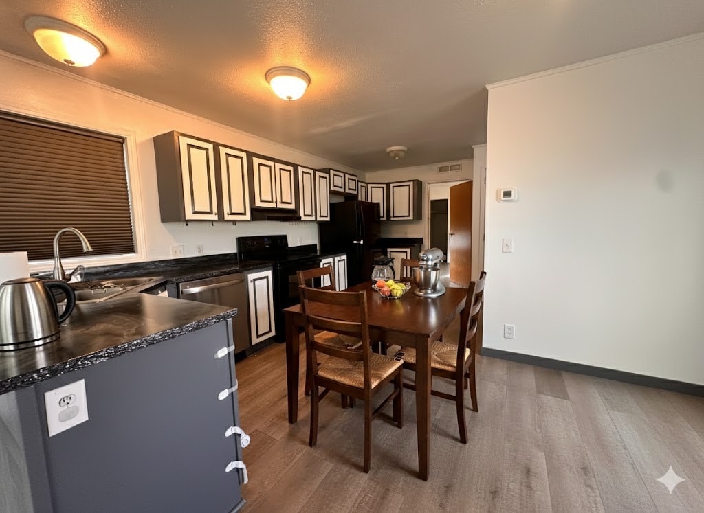 Building Photo - 22 Lapin St