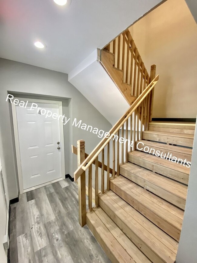 Building Photo - Renovated 3-Bedroom Home! Deposit Free Living Available via Obligo