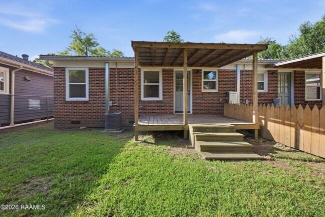 Building Photo - 104 Howard Ave