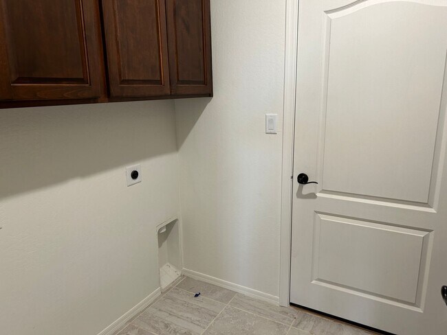 Building Photo - SAGUARO POOL HOME!