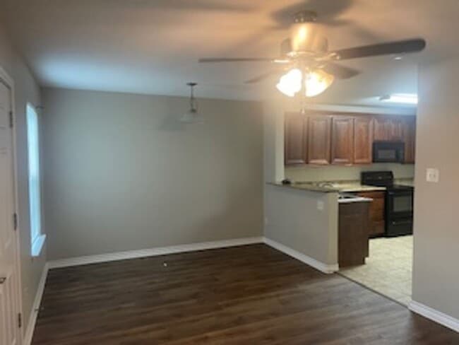 Building Photo - 3/2/1 Toen Home close to Tarleton