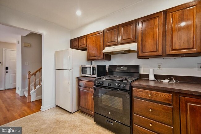 Building Photo - 800 Rosemere Ave