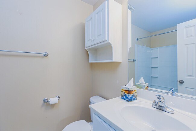 Building Photo - 4702 Pennoak Ln