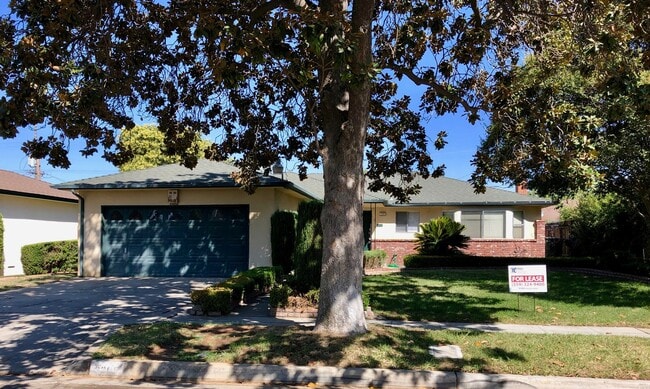 Primary Photo - $1,950 First & Gettysburg, 3 bedroom home ...