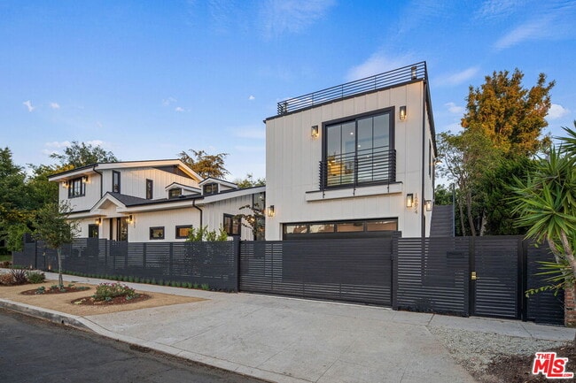 Building Photo - 12672 Stanwood Dr