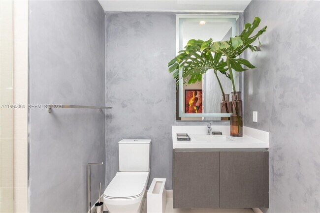 Building Photo - 851 NE 1st Ave