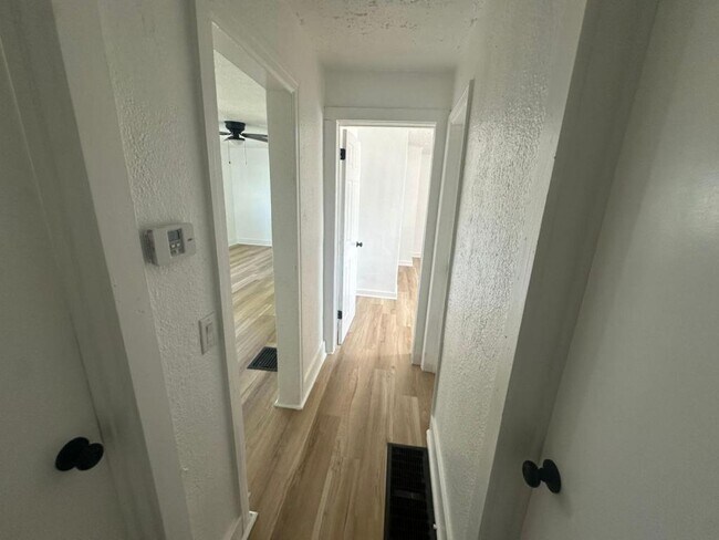 Building Photo - 3006 S Hackley St