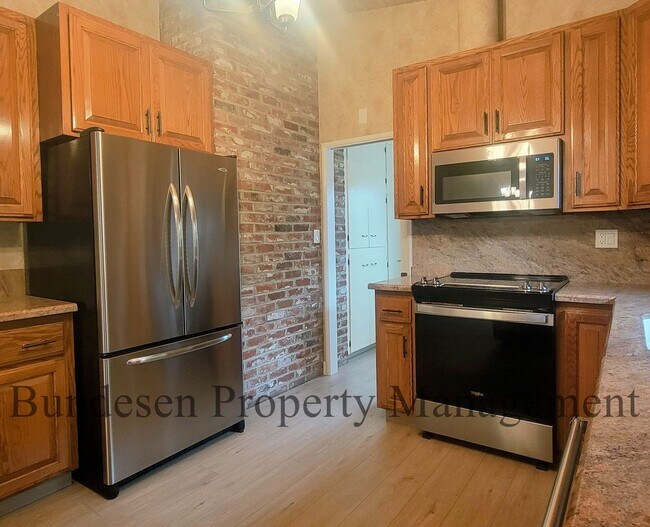 Building Photo - Serene and tranquil living