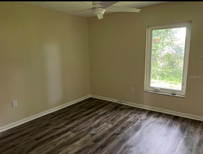 Building Photo - 2319 W Bristol Ave