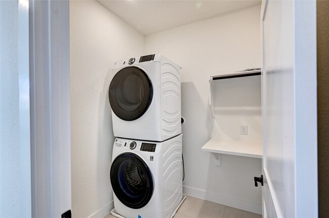 Building Photo - 7643 Meadow Mouse Ln