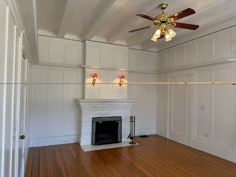 Building Photo - 627 Rose Ave