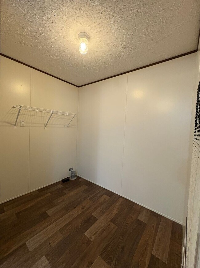 Building Photo - Nice 3 bedroom/2 bathroom mobile home located in Willow Oak Park in Keithville!