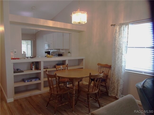Building Photo - 470 Siesta Terrace