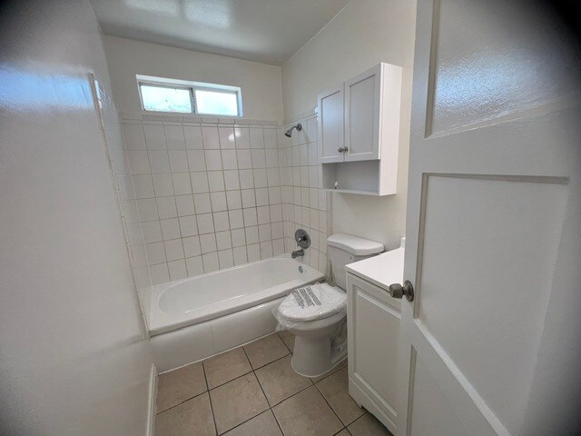 Building Photo - 7034 Hazeltine Ave