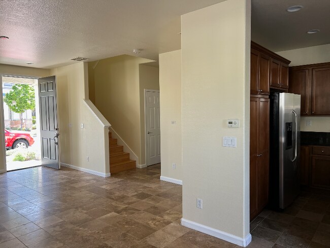 Building Photo - 9405 Clemente Dr