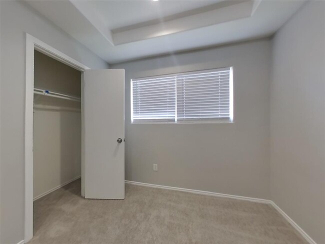 Building Photo - 5514 Rio Ramos St