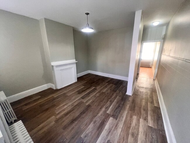 Building Photo - Contemporary 2 Bedroom Townhome w/ Updated Kitchen & Washer/dryer
