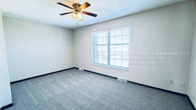 Building Photo - Millwood Townhomes: Convenient access to Lake Tapawingo area