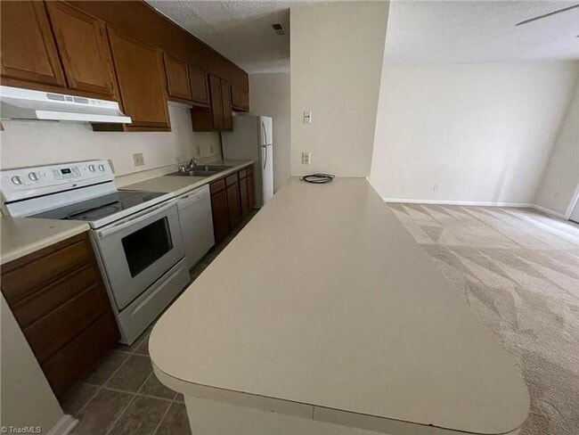 Building Photo - COMING SOON!! 2 BED 2 BATH CONDO!