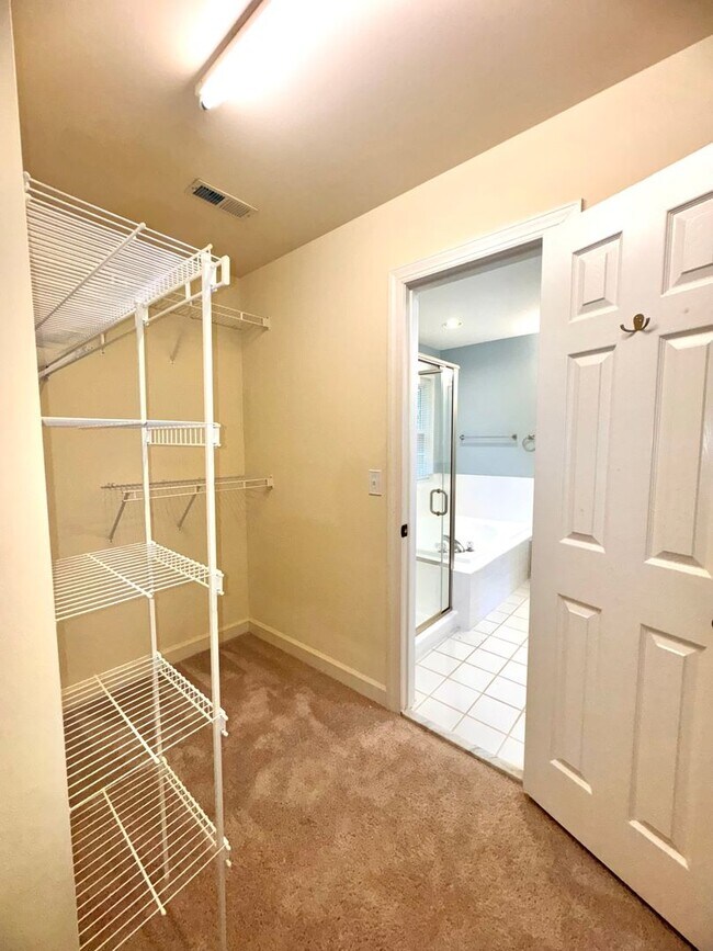 Building Photo - Spacious 4BR 2.5BA Home in Adams Farm with...