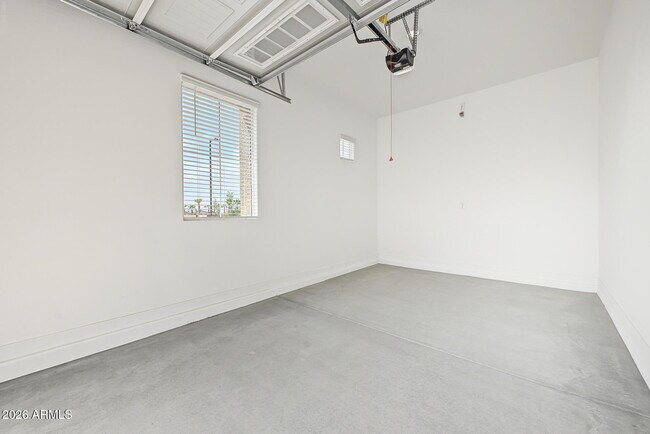 Building Photo - 9654 W Mitchell Dr