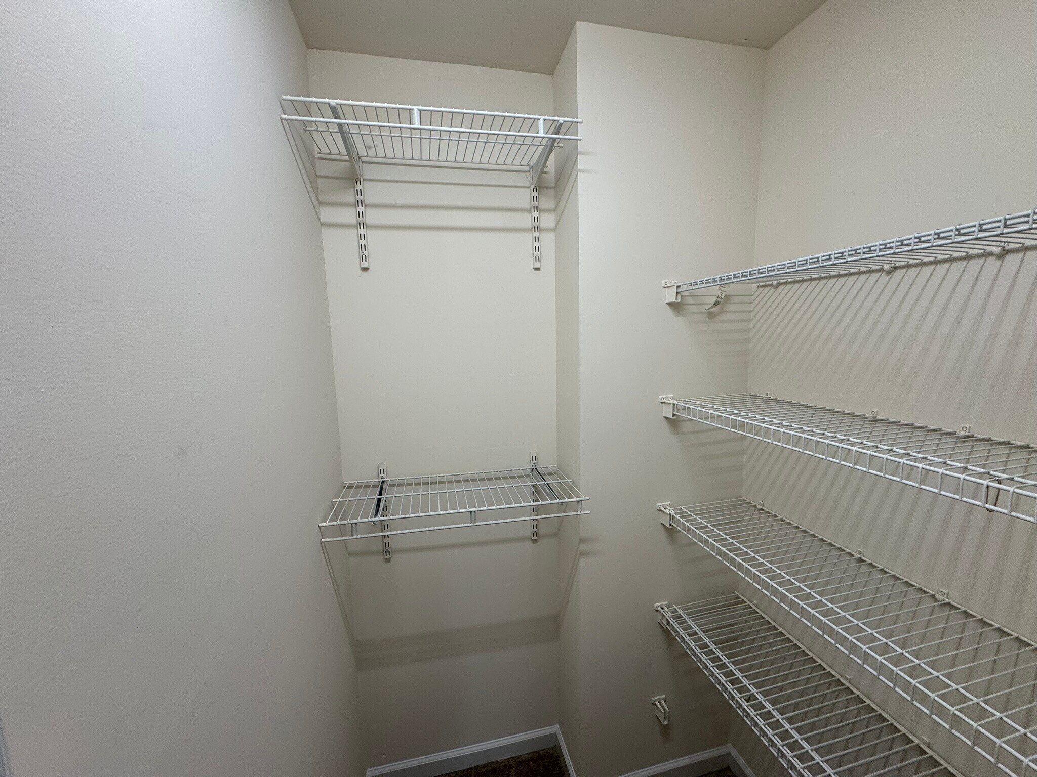 Building Photo - 6610 Cedar Cliff Dr
