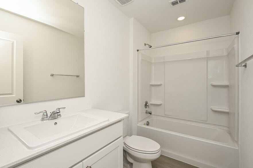 Building Photo - 10516 Desert Hawk Cir