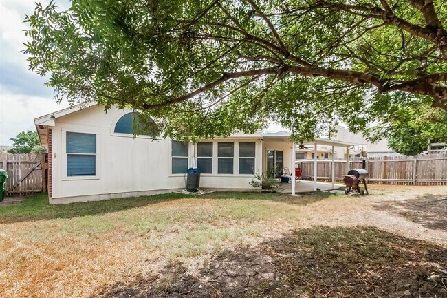 Building Photo - 3612 Bird House Dr