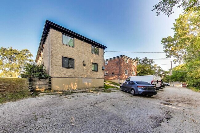 Building Photo - 333 Short St