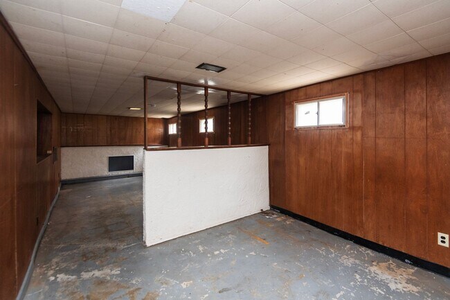 Building Photo - Lovely 3 Bedroom, 1 Bathroom Home