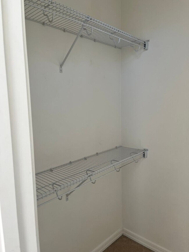 Building Photo - Elegant, spacious 3/2.5 home in gated LaPrivada