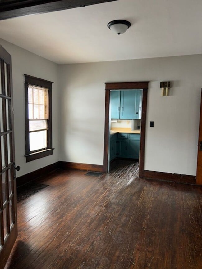 Building Photo - 2 Bedroom, 2 Bath Home w/Full Basement in Dayton