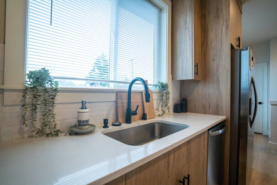 Building Photo - 3505 NE Creston Ave