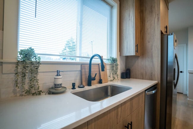 Building Photo - 3505 NE Creston Ave