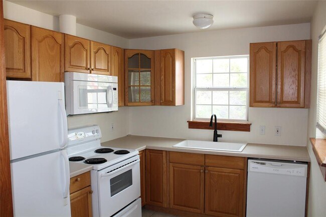 Building Photo - 107 Laurelwood Dr S