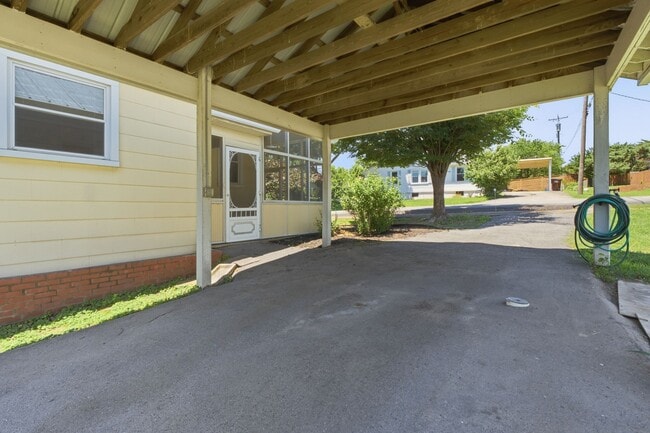 Building Photo - 1301 Clarke St