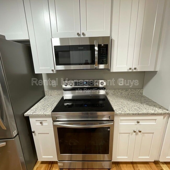 Building Photo - 8229 Halifax Ct N