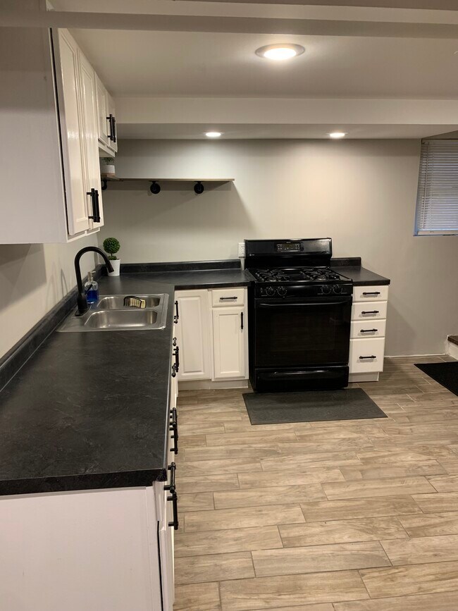 Building Photo - 2122 Kenilworth Ave