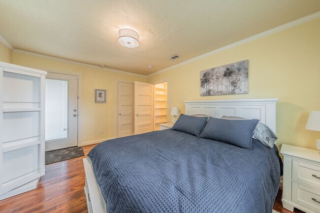 Building Photo - 2157 W Lotus Ave