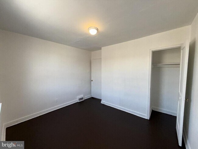 Building Photo - 1709 S 29th St