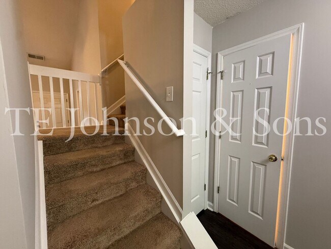 Building Photo - 3355 Kensington Pl