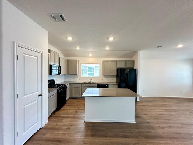 Building Photo - 160 Crawford