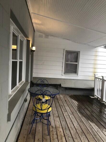 Building Photo - 545 Valley View Dr